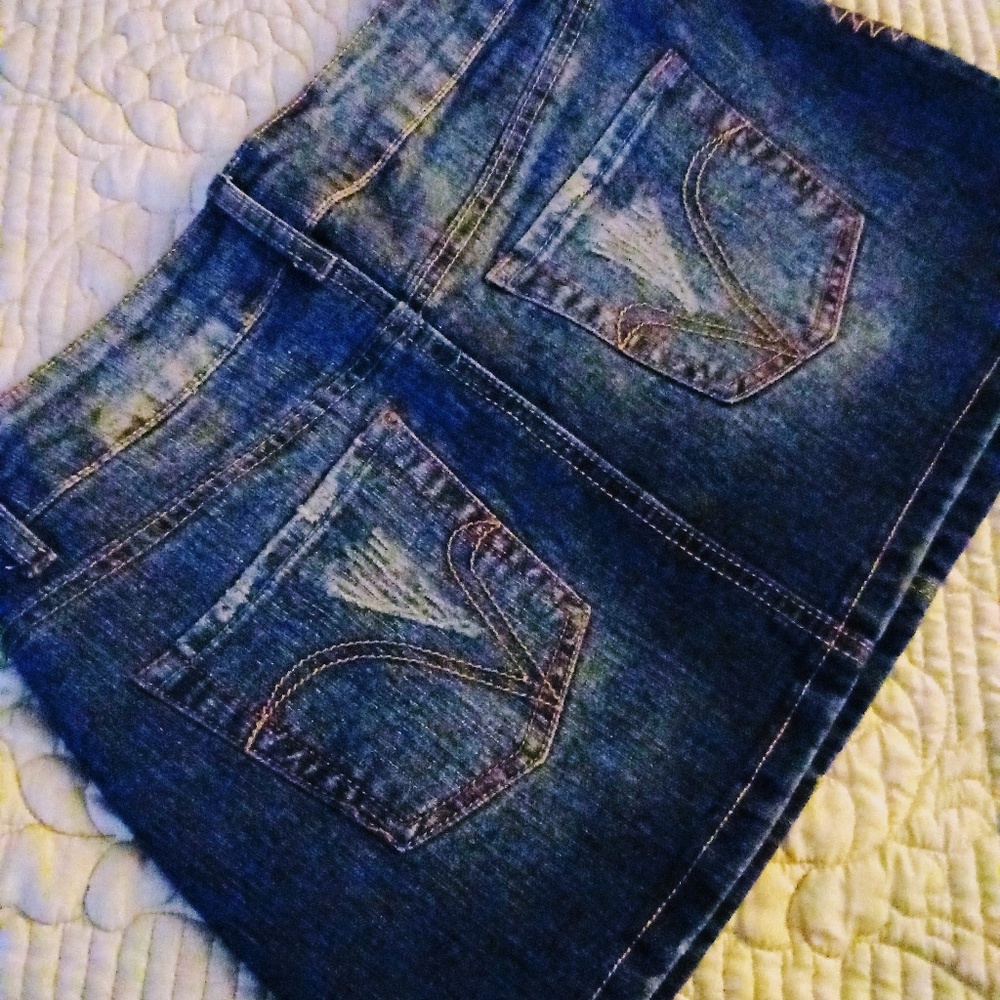 Short jean skirt